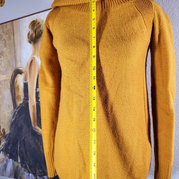 Used Anthropologie, Size Small Sweater  In good condition. - Picture 5 of 13